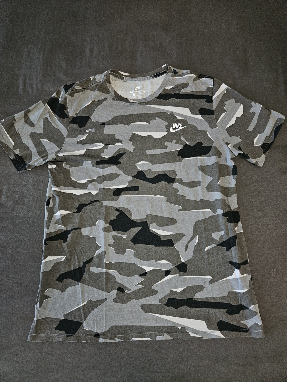 Nike Men’s Gray Camo Short-Sleeve T-Shirt Large